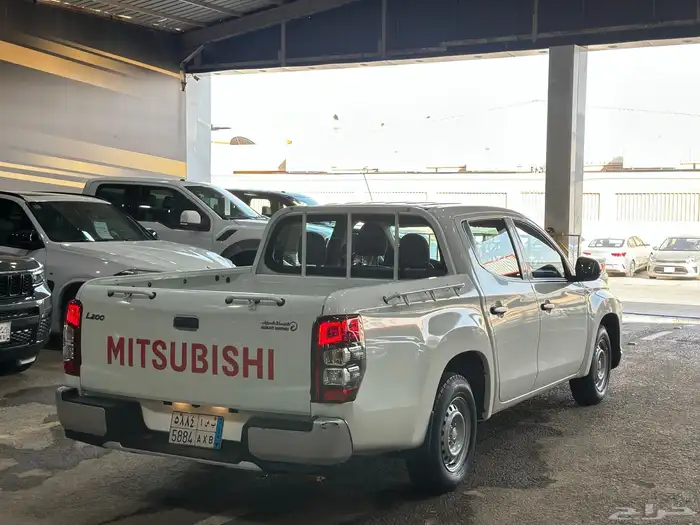 ميتسوبيشي 2023 مخزن شبه جديد عداد 15 الف(مباع) 5