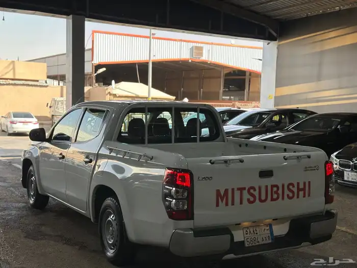 ميتسوبيشي 2023 مخزن شبه جديد عداد 15 الف(مباع) 3