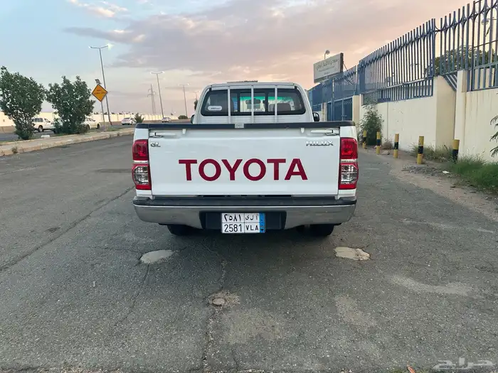 هايلوكس 2012 غمارة نادرة ونظيفة جداا 5