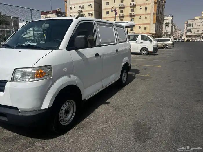 تويوتا هايس   دباب سيزوكي للايجار فقط بدون سائق 0