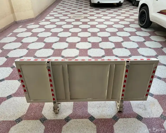 للبيع سلة خلفية حديد تركب على السيارات 0