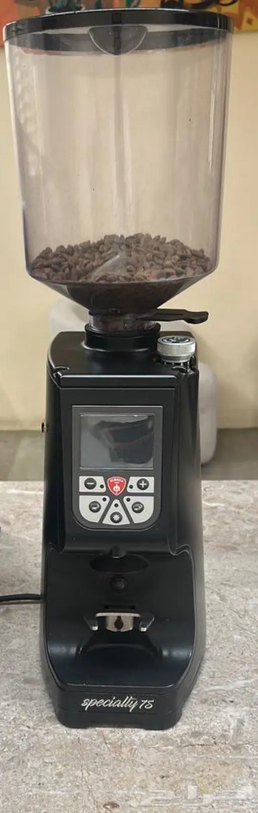 للبيع عاجل مكينة اسبريسو احترافيةوطاحونة اسبريسو 3
