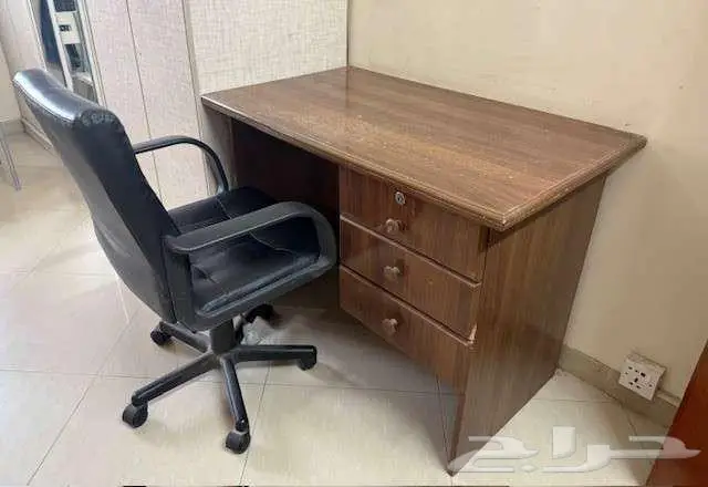 مكتب و كرسى مكتب   شاشة سامسونج وطاولة مع حامل للشاشة 0