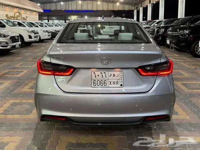 للبيع هوندا سيتي 2024 سعودي ( شبه اصفار ) 13