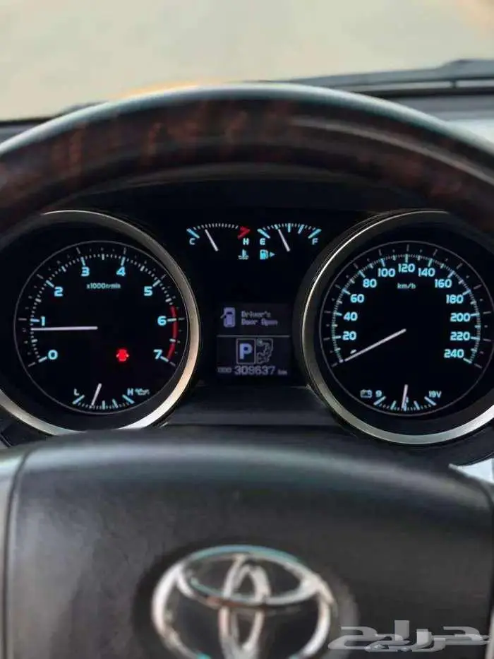 تويوتا في اكس ار 2010 VXR فل كامل 13