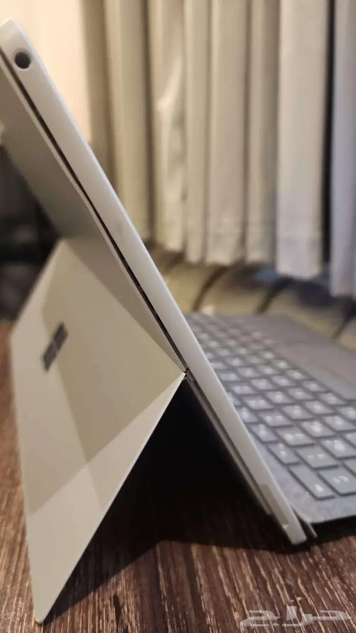 للبيع سيرفس برو 7 بلس مستعمل surface1 3