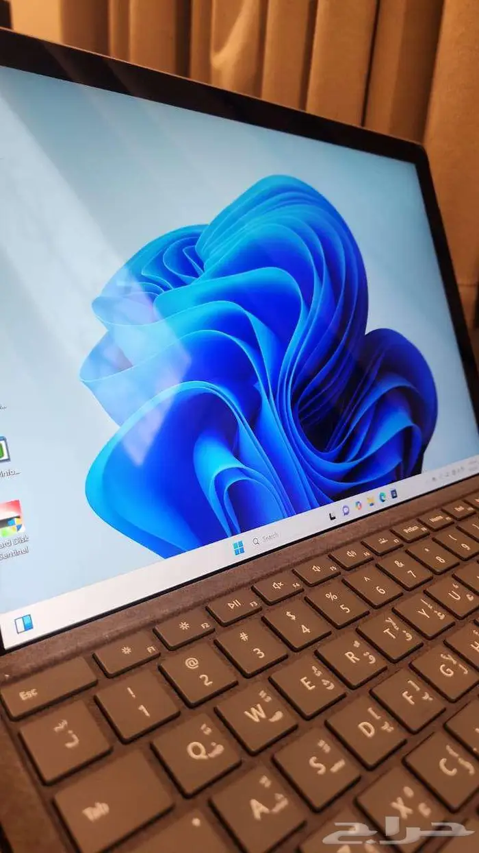للبيع سيرفس برو 7 بلس مستعمل surface1 4