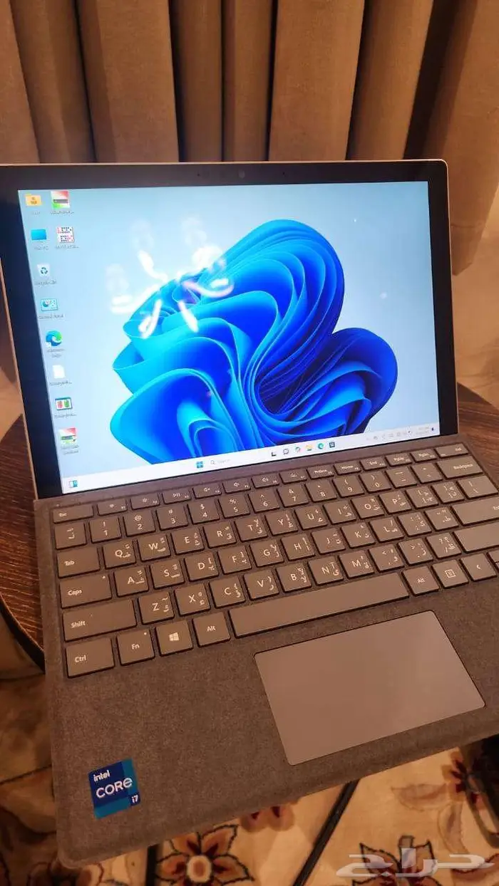 للبيع سيرفس برو 7 بلس مستعمل surface1 0