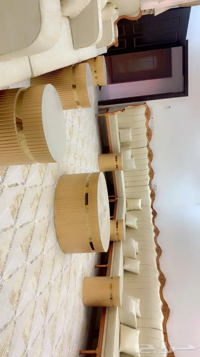 طاولة مجلس رخام تفصال جديدة ونظيفه مع 7 طاولات خدمه 1