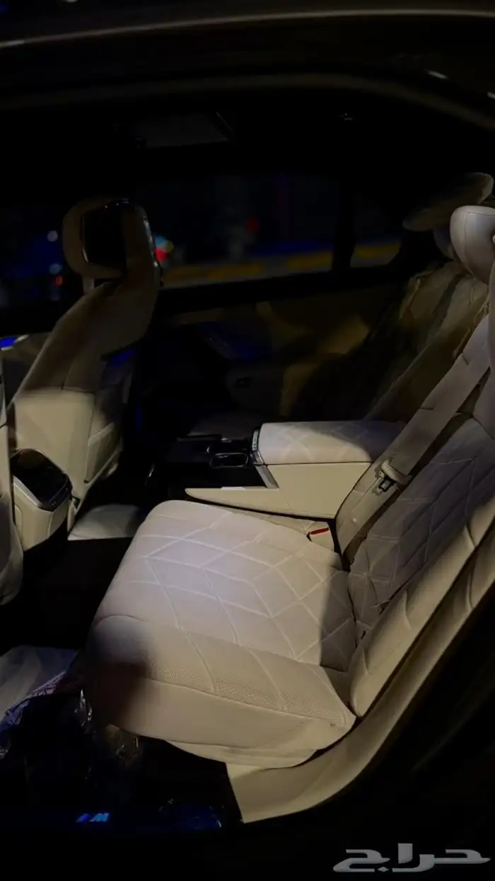 لونين وكالة BMW 740Li 2024 ناغي 36