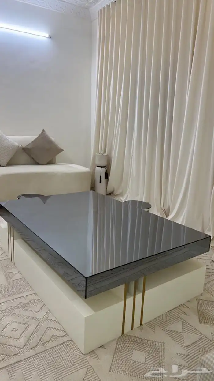 طاوله معها 5 خدمات 1
