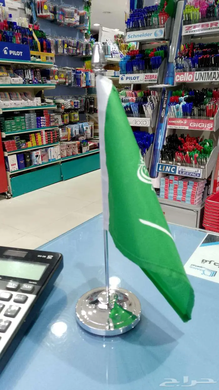 علم مع سارية صغيرة 4