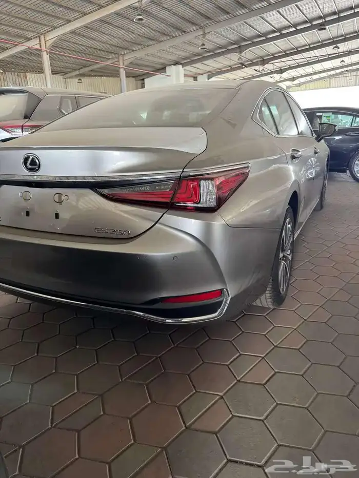 لكزس ES 250 AA موديل 2025 4