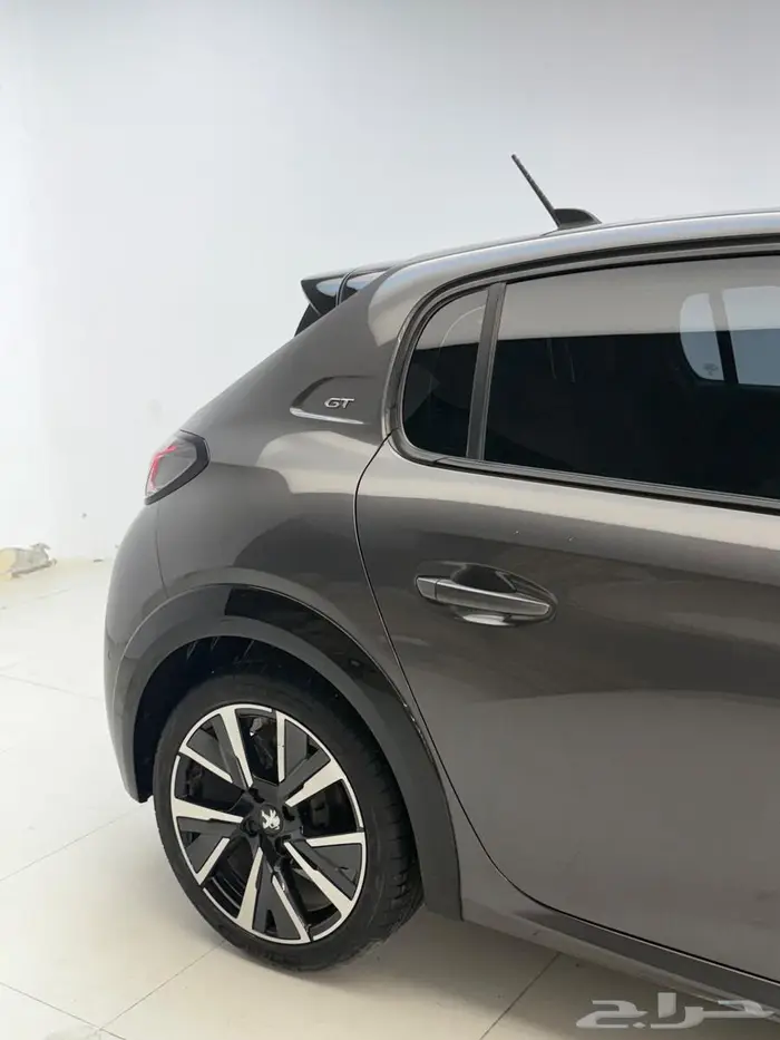 للبيع بيجو 208 موديل 2023 20