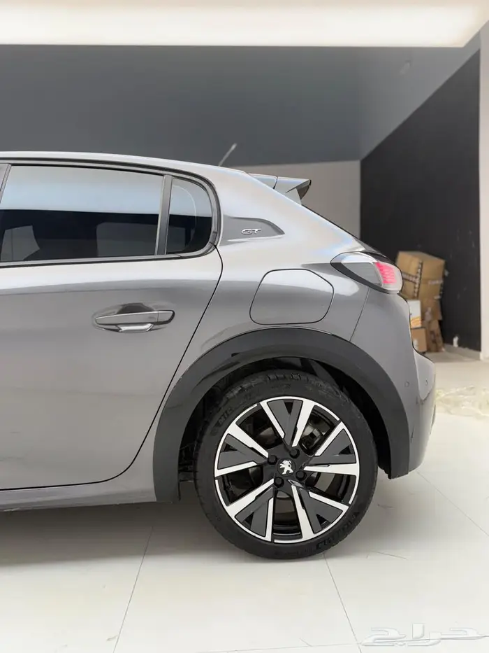 للبيع بيجو 208 موديل 2023 32