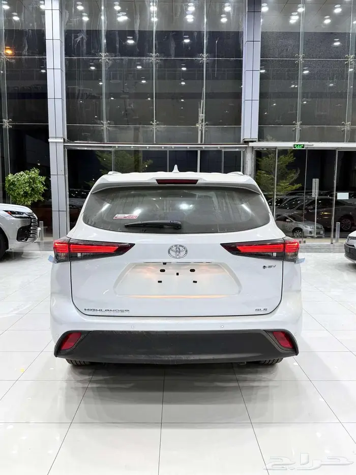 تويوتا هايلاندر GLE هايبرد نص فل سعودي 2025 7