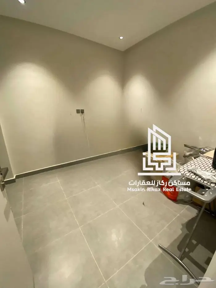 شقة مودرن مع سطح وبلكونة للبيع -مشروع أسس 9