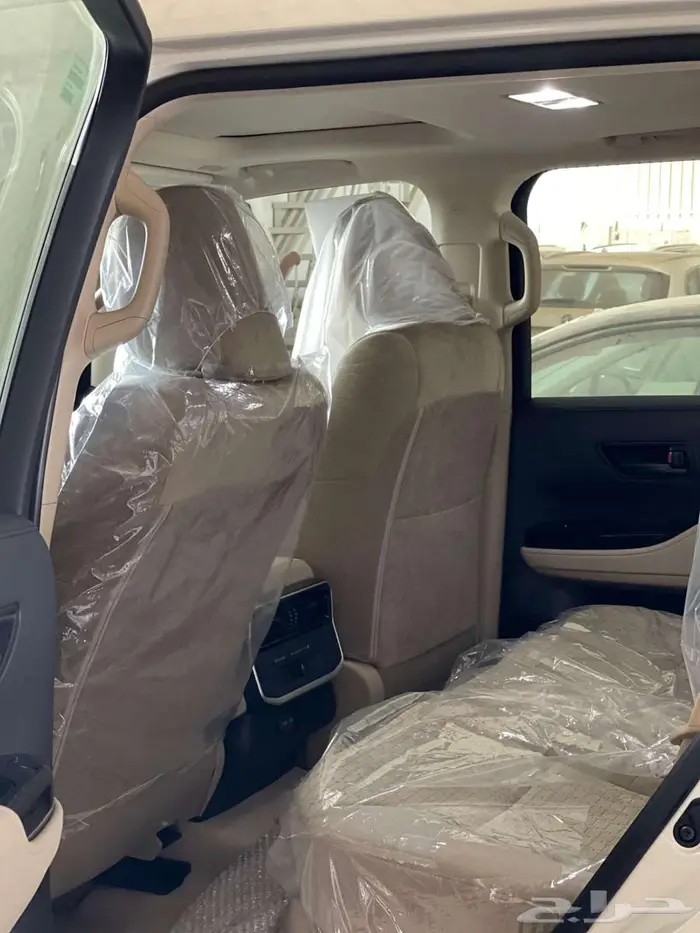 لاندركروزر GXR3 بنزين 2025 9