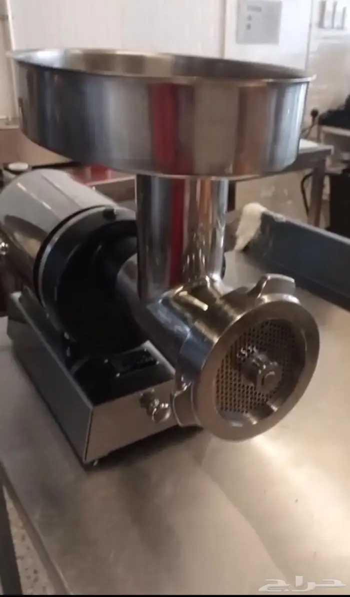 فرامة لحم استيل مستعملة نظيفة للبيع عليها سوم 800 0