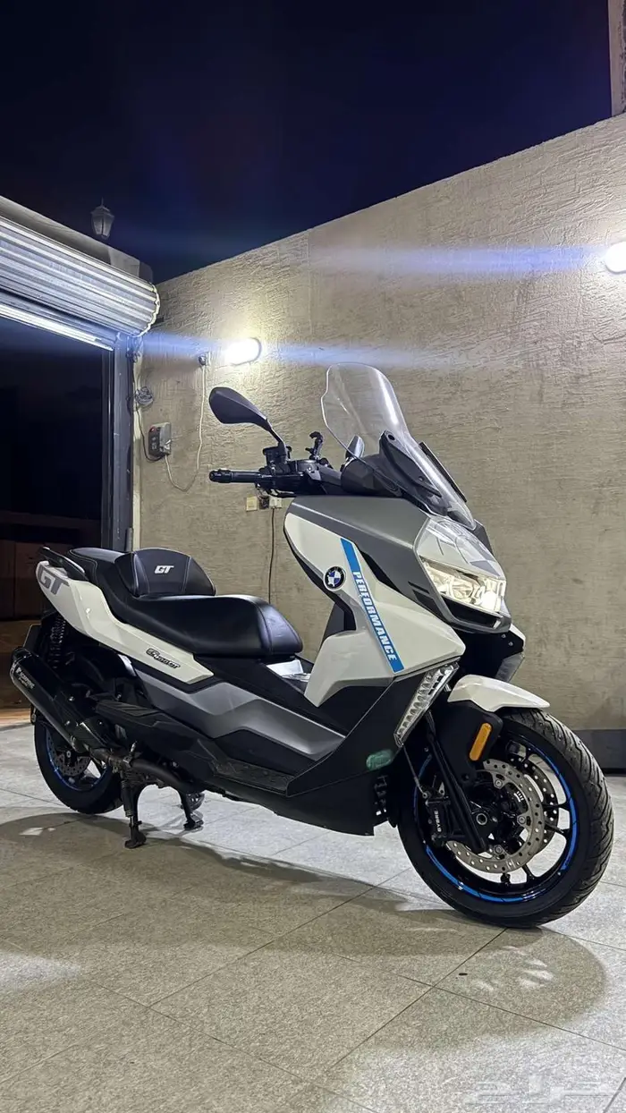 دباب بي ام دبليو سي400 جي تي 1