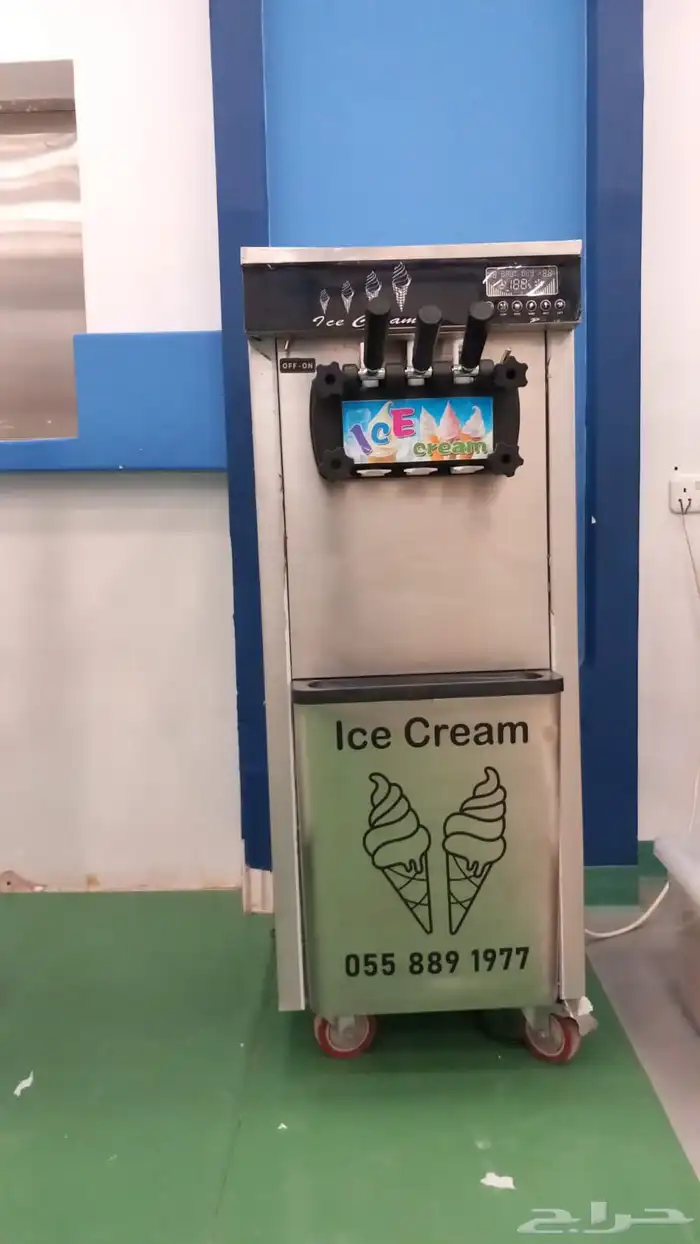 للبيع مكينة ايسكريم مقاس كبير نظيفة و جودة عالية 0
