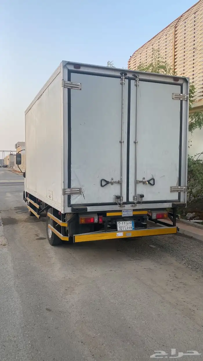 شاحنه نوع هينو 2021 1