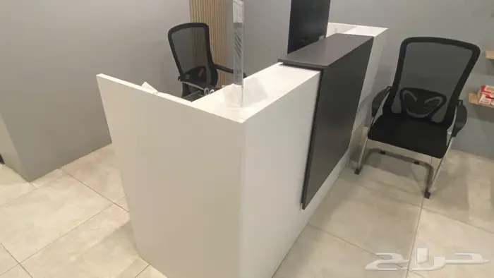 مكتب و ارفف ( اثاث مكتب ) للبيع 0