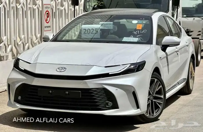 تويوتا كامرى LE هايبرد نص فل 2025 2