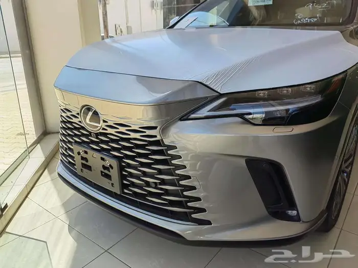ليكزس ار اكس بي بي بنزين 2025 1