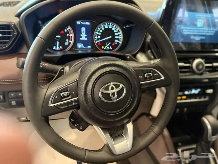 تويوتا اوربان كروزر ستاندر وفل 2025 7