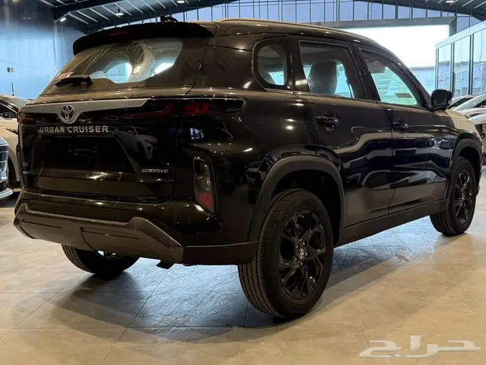 تويوتا اوربان كروزر ستاندر وفل 2025 4
