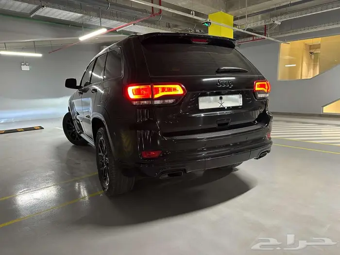 جيب جراند شيروكي 2021 بلاك اديشن S 10