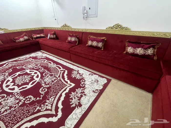 كنب لون احمر للمجالس 3 زاوية لمساحة 60 متر 1