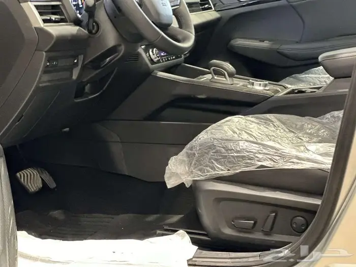 ميتسوبيشي أوتلاندر نص فل بلس 2024 - 7 مقاعد 4