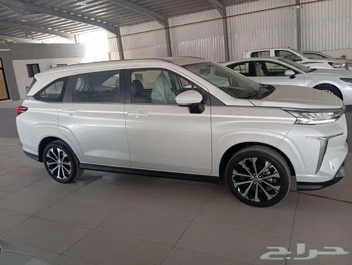 تويوتا فيلوز GLX فل كامل 2025 8