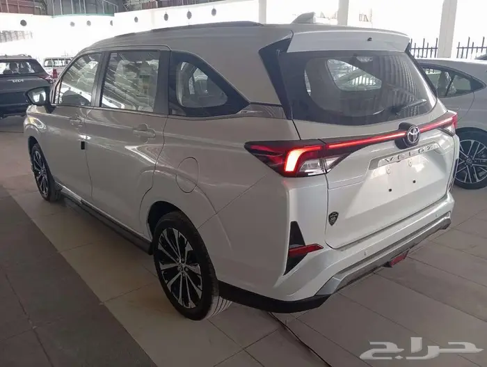 تويوتا فيلوز GLX فل كامل 2025 13