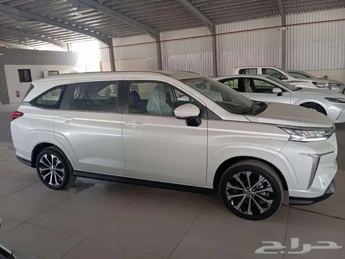 تويوتا فيلوز GLX فل كامل 2025 1