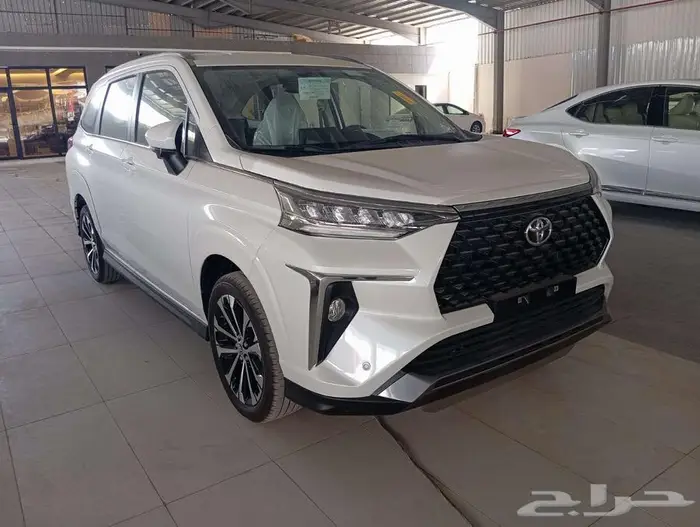 تويوتا فيلوز GLX فل كامل 2025 14