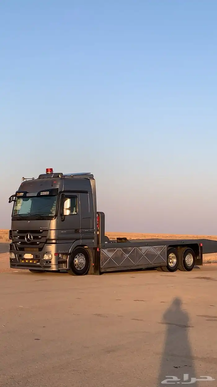 متوجد في ابها سطحه تشيل سيارتين 0