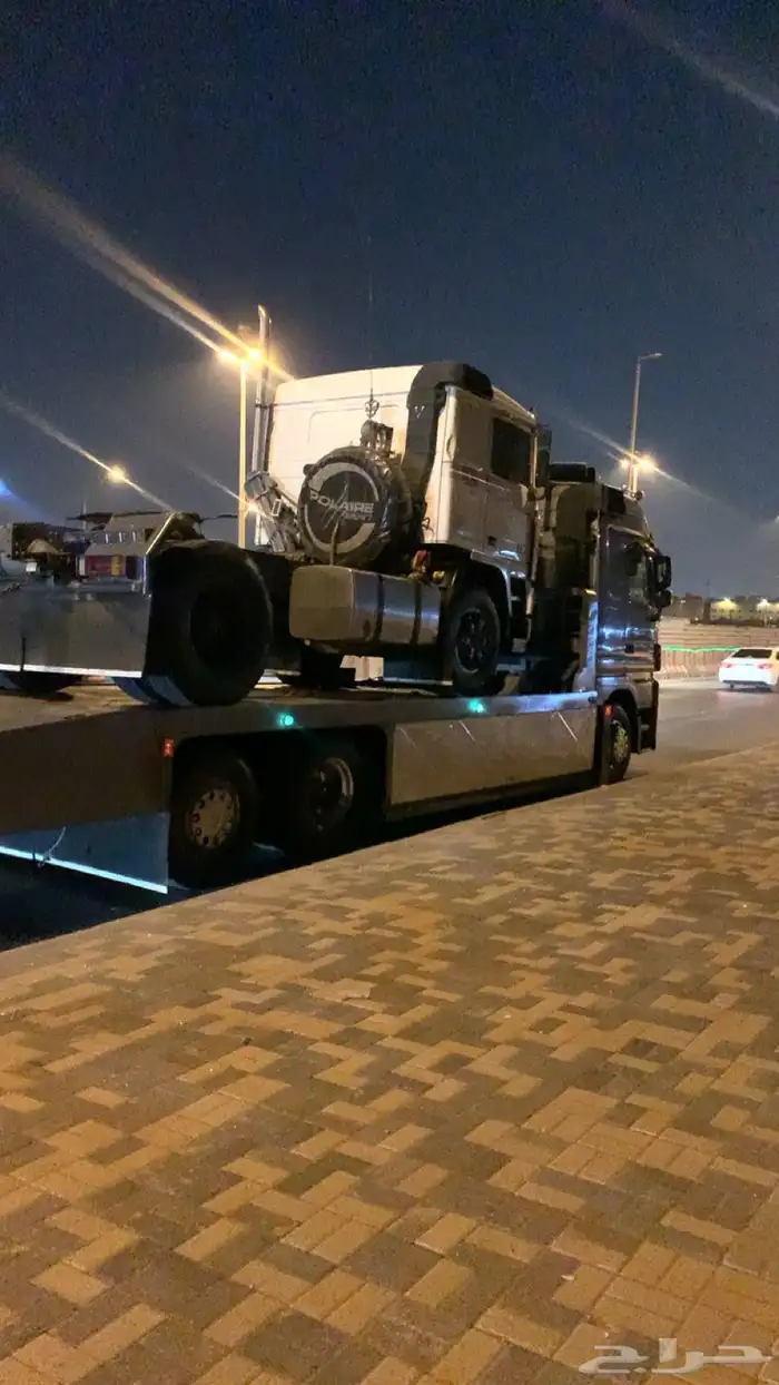 متوجد في ابها سطحه تشيل سيارتين 1