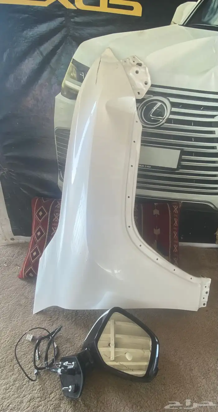 رفرف ومراية جيب لكزس2024 1