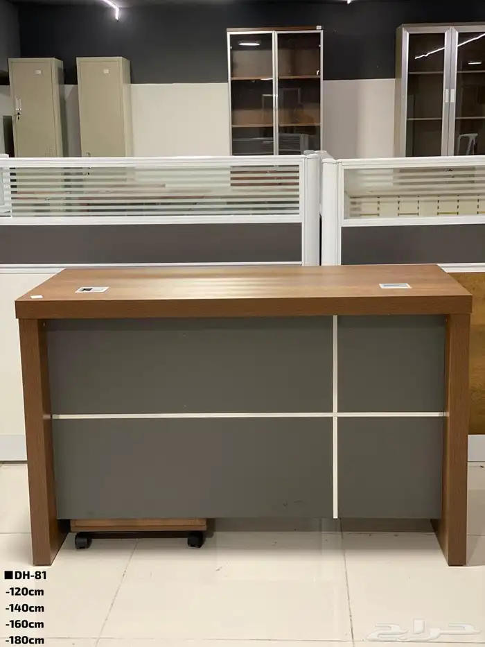 طاولة مكتب وخزانة مكتب وطاولة خدمة بتصميم فاخر 2