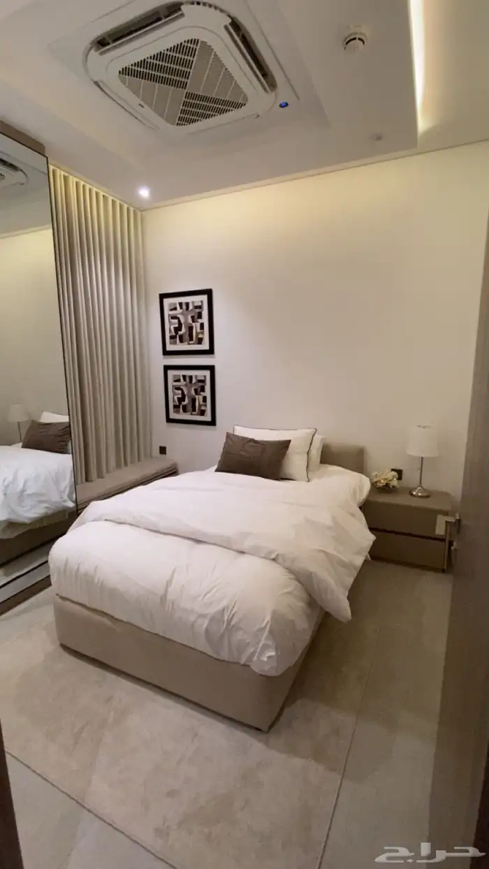 شقه سكنيه مفروشة جديده لل للأيجار السنوي خلف برج رافال 5
