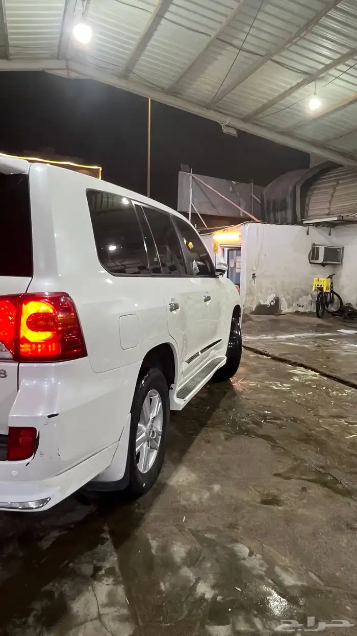 للبيع تويوتا لاندكروزر GXR3 V8 ممشى قليل موديل 2014 5