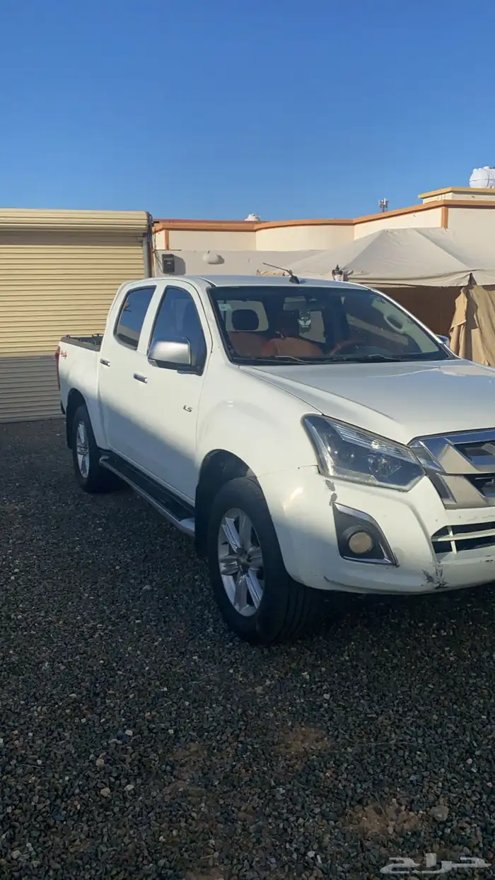 يسوزو LSقير عادي المحركات شرط والبدي سليم ماعدا رفرف يسار 0