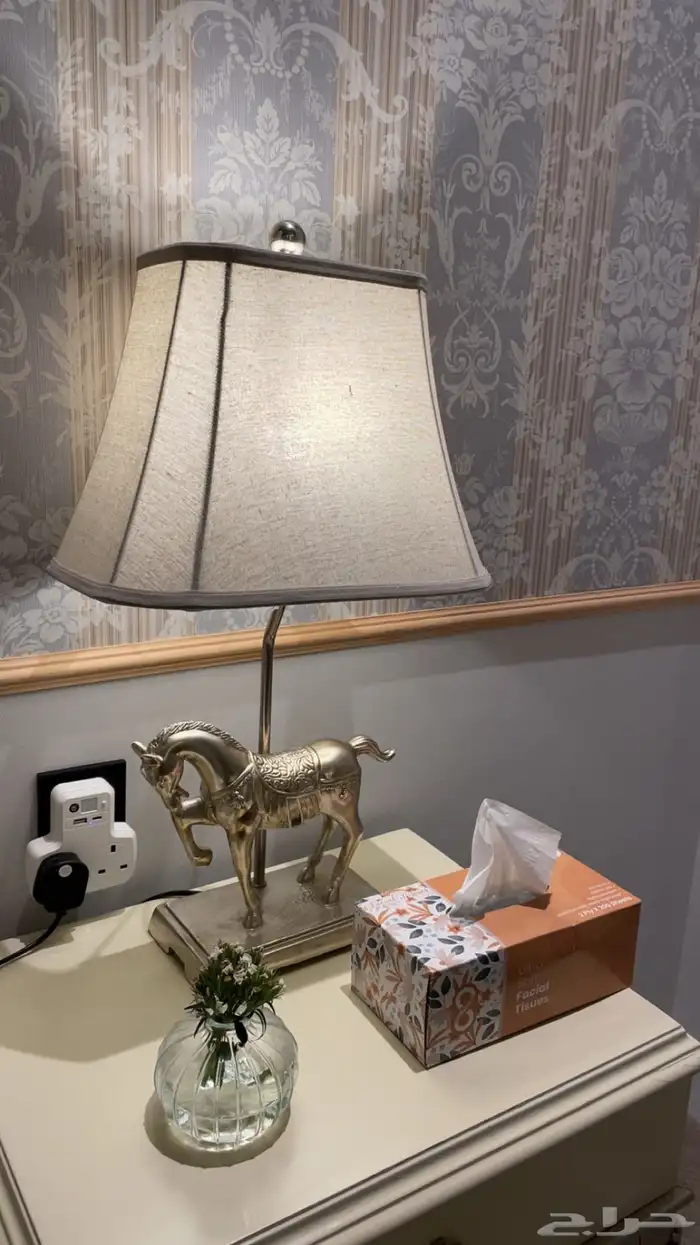 اباجورة هوم سنتر تصميم خيل ذهبي 1