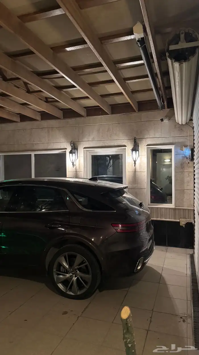 سيارة جينسس GV70 مستعملة 2