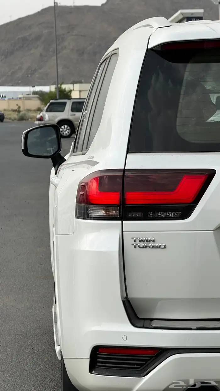 لاندكروزر GXR فل ابواب شفط بريمي 2025 - 332.000 4