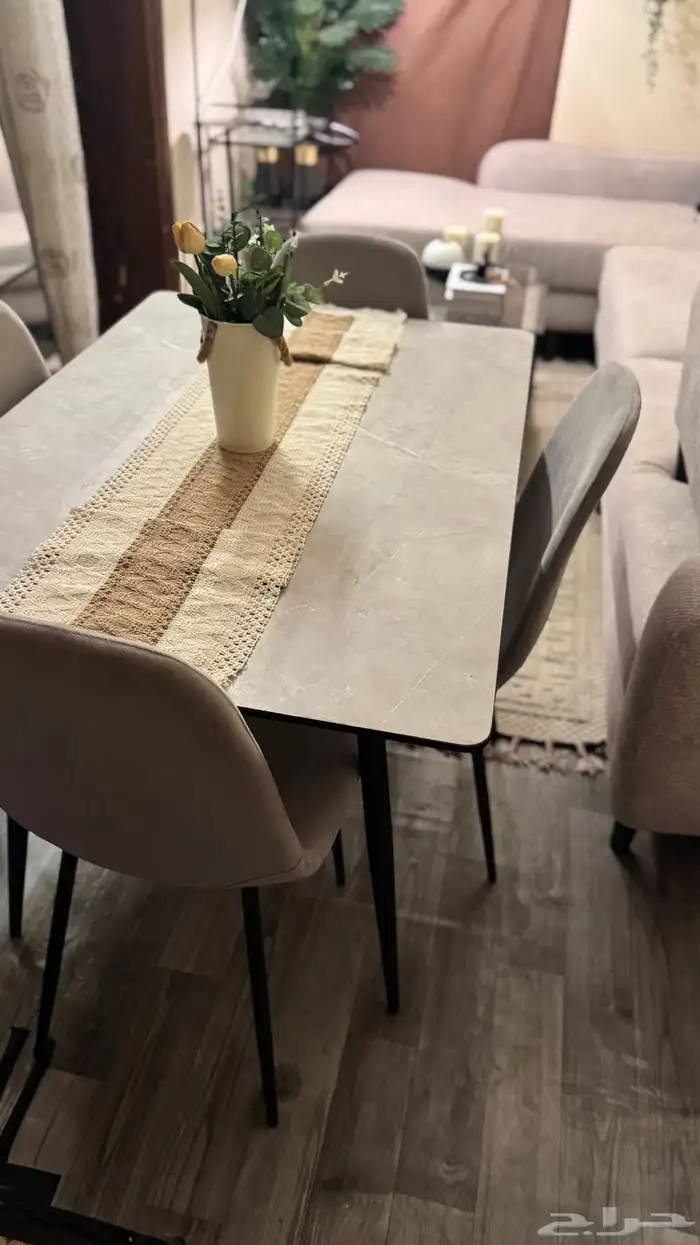 طاولة طعام أربعه كراسي 2