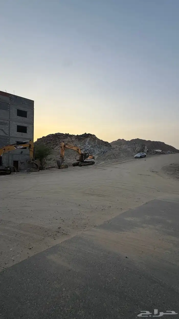 للبيع ارض فضاء في ولي العهد 5 1